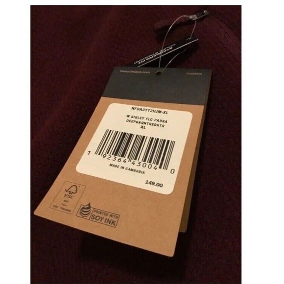 The North Face Woman’s Burgundy Fleece Textured Pockets Zip Hoodie Sweater NWT - Picture 6 of 9